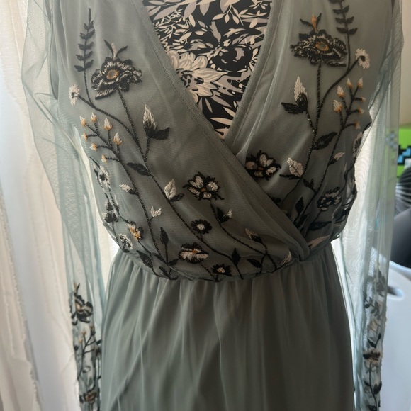 Floral embroidered dress - Picture 2 of 8